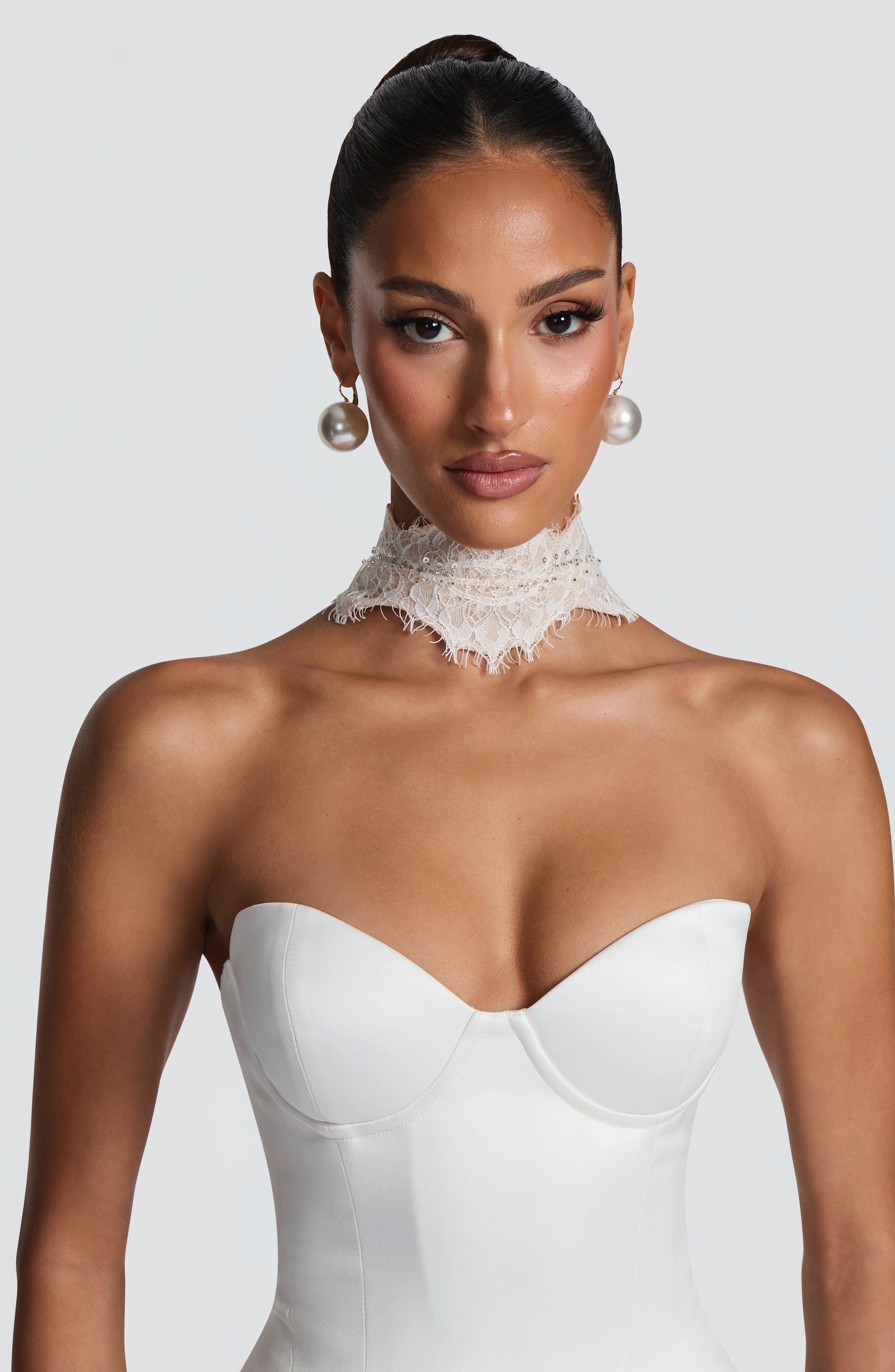 Ellie Lace Neck Veil - Ivory - Image 11