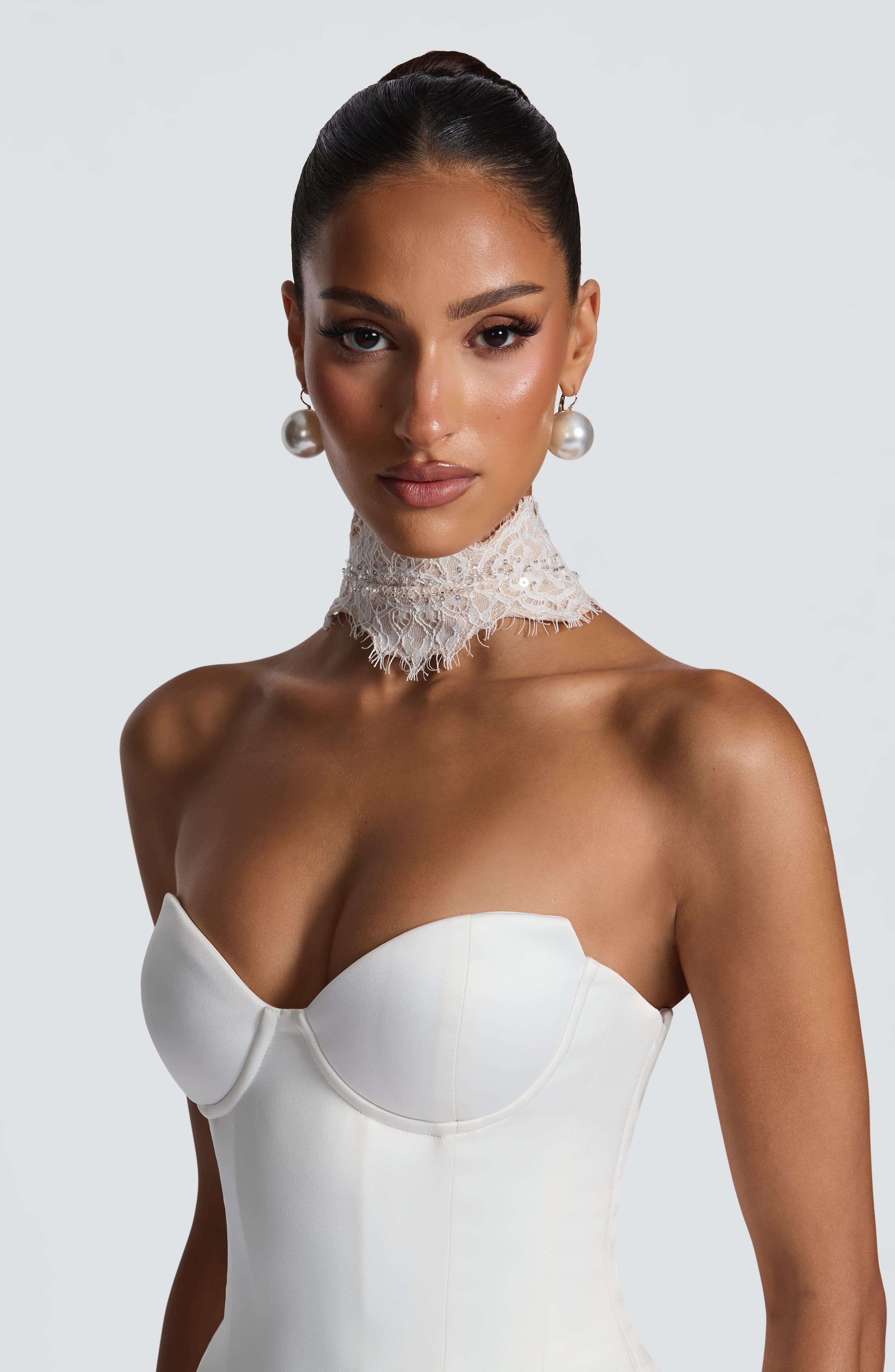 Ellie Lace Neck Veil - Ivory - Image 14